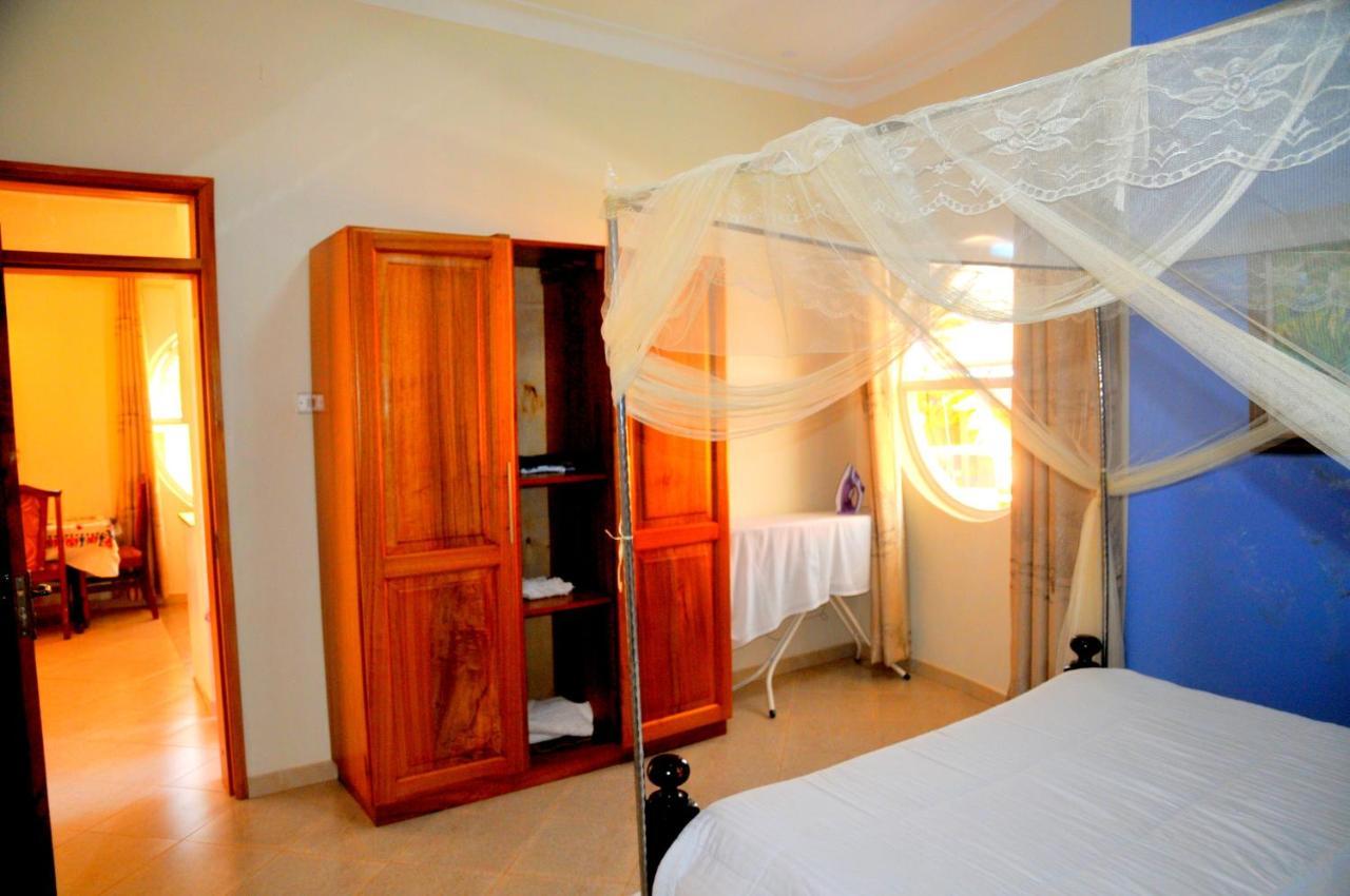 Victoria Lake View Guesthouse & Safaris Entebbe Zewnętrze zdjęcie