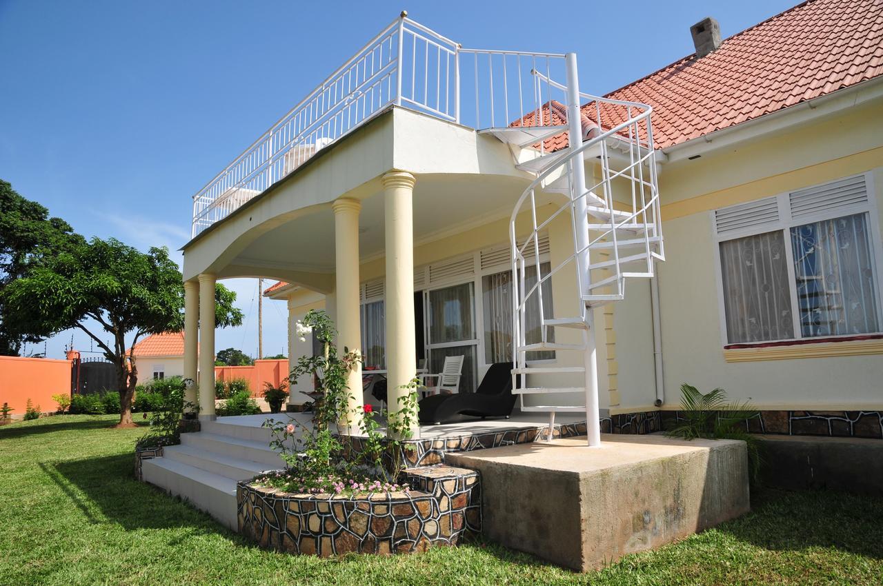 Victoria Lake View Guesthouse & Safaris Entebbe Zewnętrze zdjęcie