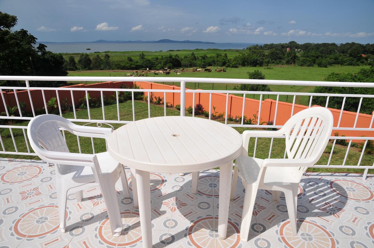 Victoria Lake View Guesthouse & Safaris Entebbe Zewnętrze zdjęcie