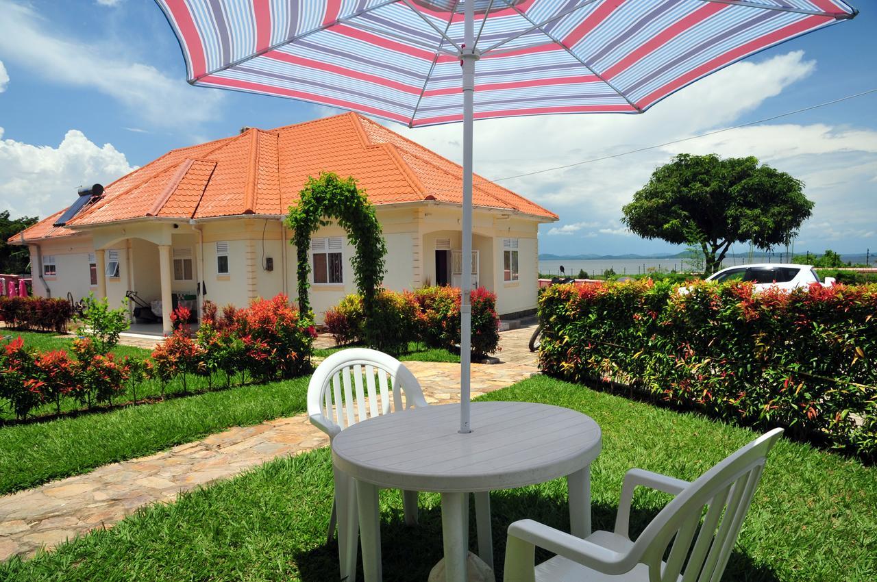 Victoria Lake View Guesthouse & Safaris Entebbe Zewnętrze zdjęcie
