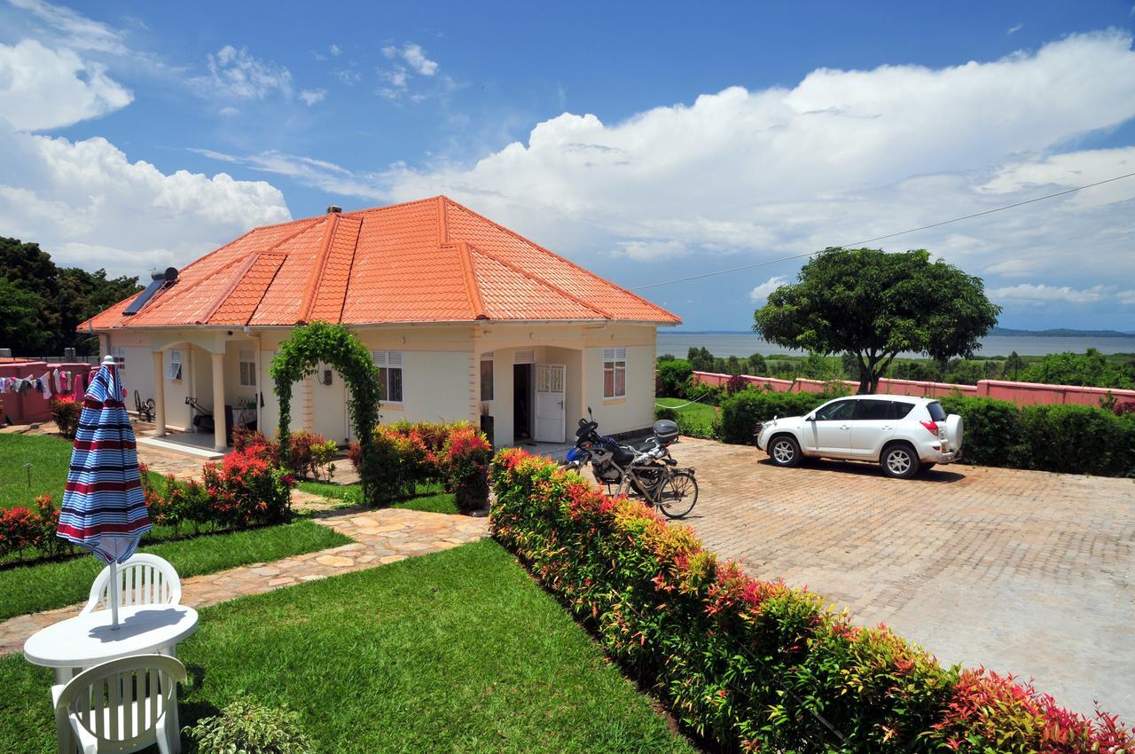 Victoria Lake View Guesthouse & Safaris Entebbe Zewnętrze zdjęcie