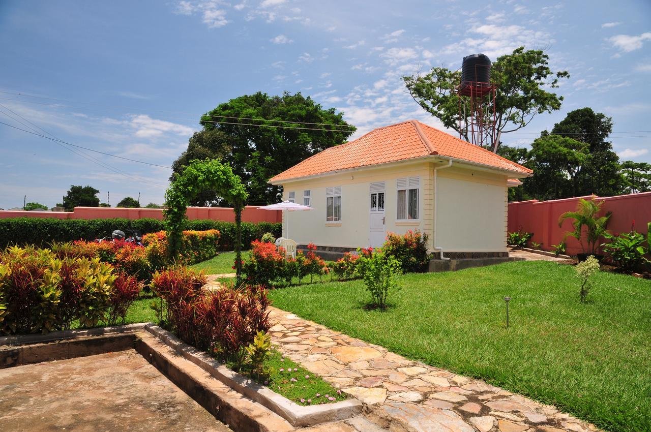Victoria Lake View Guesthouse & Safaris Entebbe Zewnętrze zdjęcie