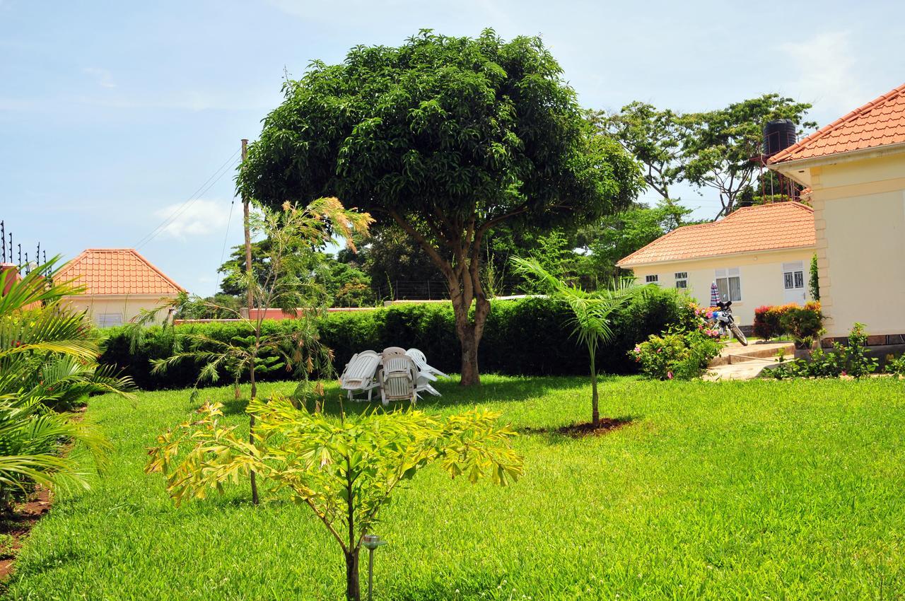 Victoria Lake View Guesthouse & Safaris Entebbe Zewnętrze zdjęcie