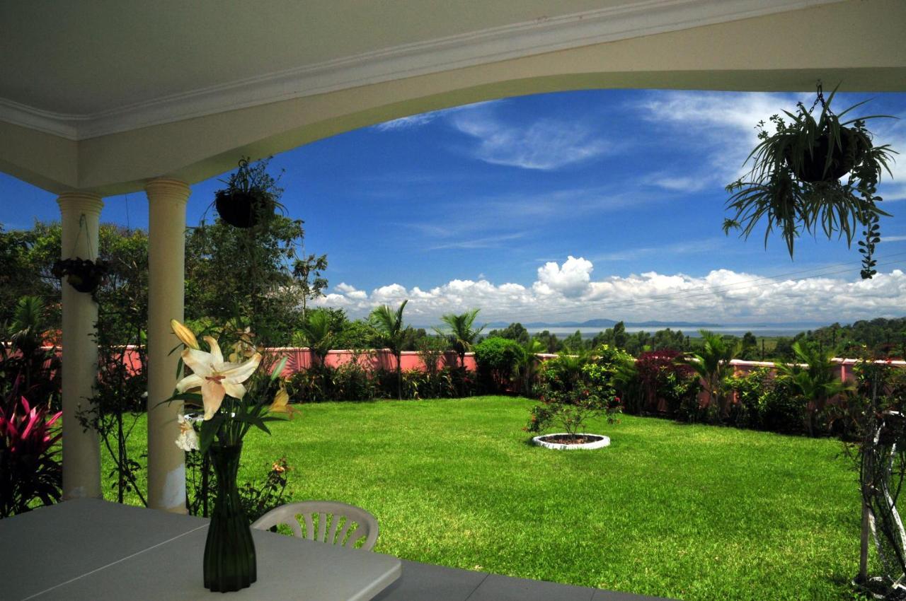 Victoria Lake View Guesthouse & Safaris Entebbe Zewnętrze zdjęcie