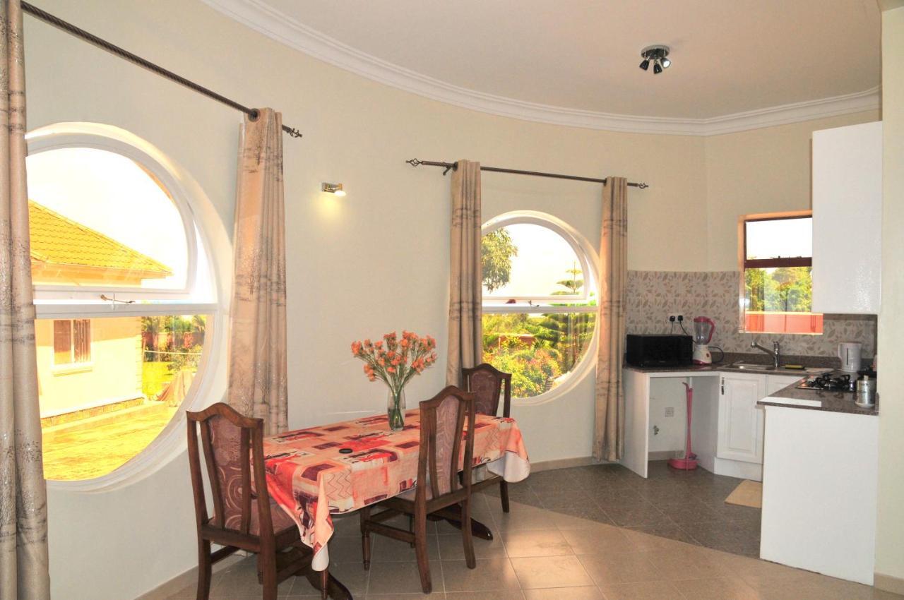 Victoria Lake View Guesthouse & Safaris Entebbe Zewnętrze zdjęcie